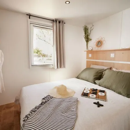 Mobil-home Spacieux Avec Terrasse A - Api-1-52-867 *